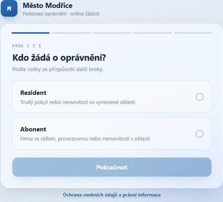 kdo žádá